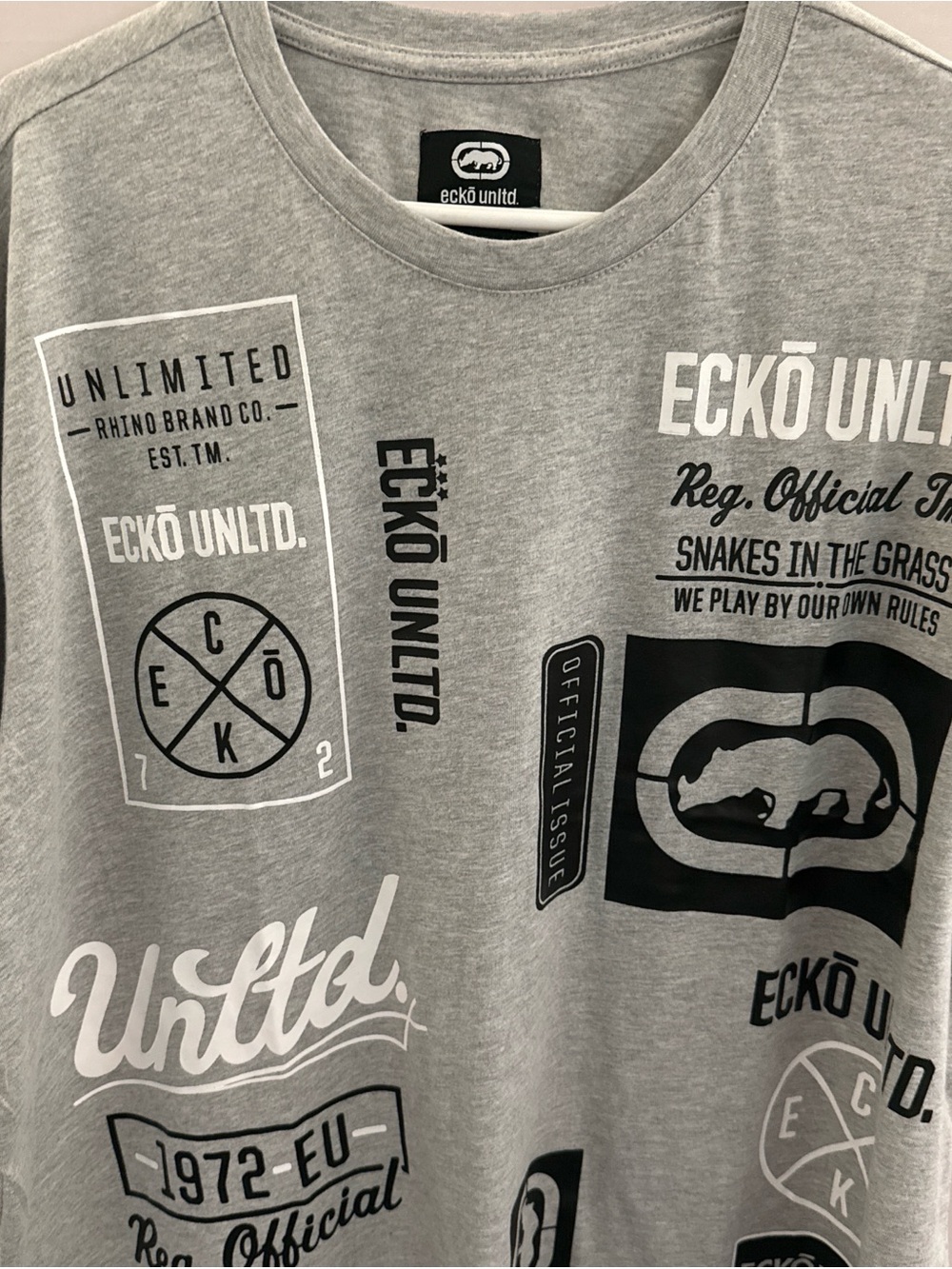 Ecko Unlimited Light Gray Graphic Short Sleeve Tee
